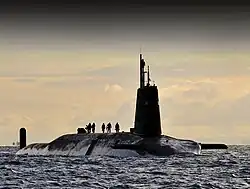 O HMS Vanguard, o primeiro submarino de sua classe, comissionado em 1993.[3]