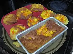 Bolo e cupcakes de baunilha com clementina