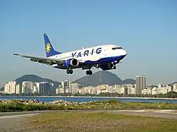 Boeing 737 da antiga Varig pousando no Santos Dumont.