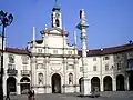 Praça dell'Annunziata e a igreja paroquial, em Venaria Real