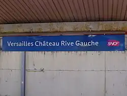 Painel em uma plataforma (após a mudança de nome).