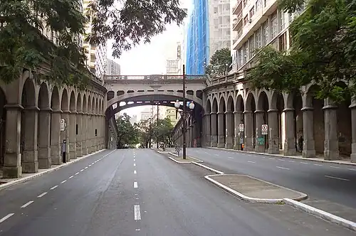 O Viaduto Otávio Rocha transpõe a Avenida Borges de Medeiros no Centro de Porto Alegre, no Rio Grande do Sul.