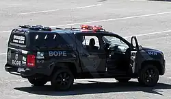 Policiamento com cães.