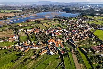 Vilarinho em primeiro plano, povoação da Freguesia de Cacia