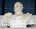 O busto de Bonifacio Pojana, o responsável pela encomenda da villa, posto sobre a porta de entrada, talvez obra de Bartolomeo Ridolfi, autor dos estuques.
