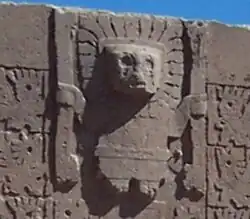 Figura central, possivelmente Viracocha