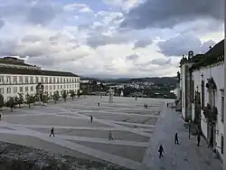 Vista do Pátio das Escolas e de Coimbra a partir da Via Latina