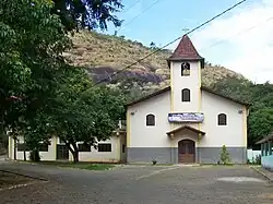 Igreja Nossa Senhora das Dores, subordinada à Paróquia São Francisco Xavier.