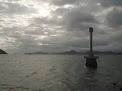 Padrão de Dom Henrique, localizado em frente ao calçadão da Avenida Rei Pelé.