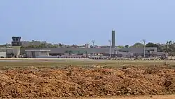 O Aeroporto de Teresina Senador Petrônio Portella está de cara nova! Recentemente revitalizado, o terminal agora conta com espaços mais amplos, modernos e confortáveis, tanto nas áreas de embarque quanto de desembarque. As melhorias visam proporcionar mais comodidade e eficiência para os passageiros, destacando o crescimento e a importância do aeroporto para a região e seu papel na conectividade do Piauí com o restante do Brasil.