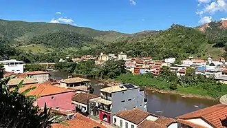 Vista parcial da cidade cortada pelo rio Santo Antônio