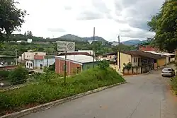 Via na entrada do bairro