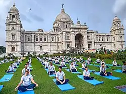 Comemoração do Dia Internacional do Yoga em Kolkata, na Índia, berço do Yoga.