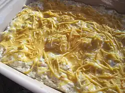 Molho quente de caranguejo com queijo cheddar