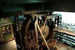 A roda de água recreada na Galeria de História Moderna