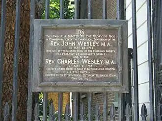 Placa no Postman's Park, Londres, em homenagem a John e Charles Wesley