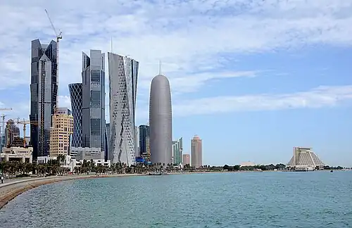 Vista do Corniche de Doha ao longo do qual foram realizadas as provas da marcha atlética e da maratona.