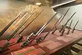 Mostruário de baionetas.