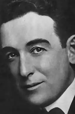 William Duncan, que interpreta Alan Gray no seriado.