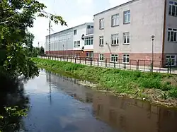 Rio Brok e a construção da escola primária local T. Kościuszko