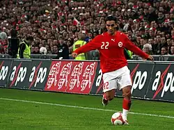 Yakın, em amistoso de novembro de 2006, contra a Seleção Brasileira.