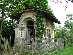 A capela do parque Caillebotte.