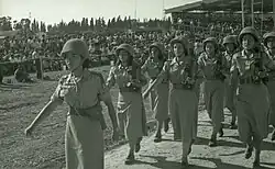 Soldados israelenses participam do primeiro desfile das FDI que ocorreu durante a segunda trégua na Guerra Árabe-Israelense de 1948.