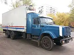 ZIL-133G40 com design de cabine mais moderno em Moscou