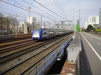 Um Z 26500 deixando a linha direto para a estação Montparnasse.