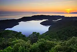 Pôr do sol nos lagos de Mljet
