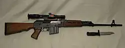 Fuzil sniper Zastava M76 com a baioneta 6Ch4.
