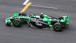 Zhou Guanyu pilotando a Sauber C44 no Grande Prêmio da China de 2024