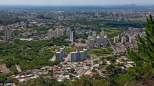 Bairro visto de cima do Morro Santana que dá o nome ao bairro, ao fundo os bairros Jardim Leopoldina, Passo das Pedras e Mario Quintana