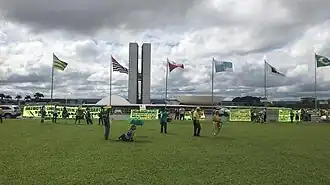 Faixas em apoio ao Governo Jair Bolsonaro e as medidas anti-democráticas no dia 15 de março de 2020.