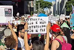 Manifestantes protestam contra o PL 1904/2024 na Avenida Paulista na cidade de São Paulo