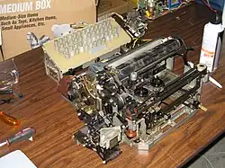 Mecanismo totalmente exposto