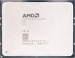 Processador de servidor AMD EPYC 7702.