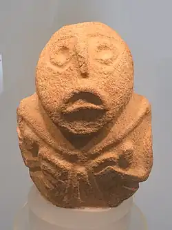 Escultura em arenito encontrada no sítio arqueológico mesolítico de Lepenski Vir, na margem sérvia