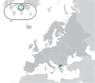 Localização da Macedónia do Norte (em verde) No continente europeu (em cinza escuro)