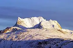 A montanha Sermitsiaq, perto de Nuuk