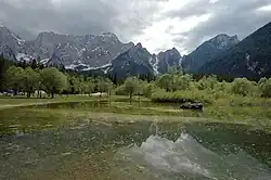 Os lagos de Fusine e o monte Mangart