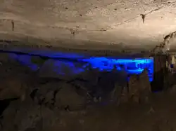 A imagem mostra o interior da Cumberland Caverns.
