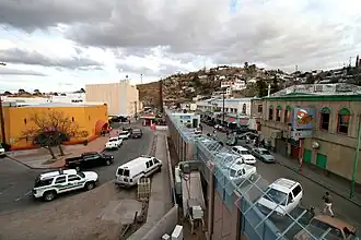 Fronteira entre Nogales, Arizona, à esquerda, e Nogales, Sonora, à direita
