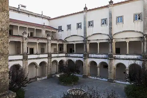 Claustro da Hospedaria (fachadas oeste e norte)