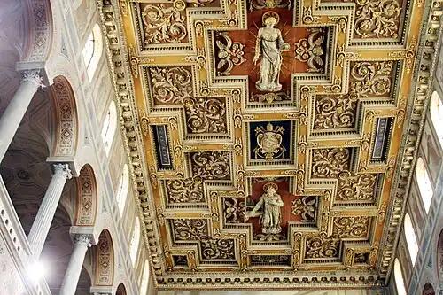 Teto da nave em caixotões