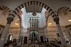 Interior da Madraça al-Jaqmaqiyya (1418-1420, restaurada no século XX).