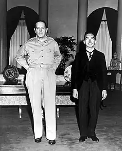 Douglas MacArthur e Imperador Hirohito.