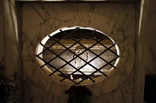 Túmulo de Santa Inês de Roma na cripta