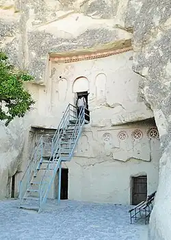 Igreja rupestre na Capadócia, exterior - Çarıklı Kilise, século XI