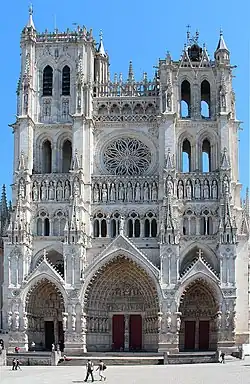 Fachada da Catedral de Amiens (1220-1266)